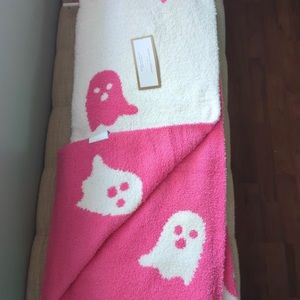 Viral tiktok pink ghost blanket cupcakes and cashmere